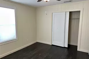 708 Lavaca St, Yoakum, TX 77995 - Photo 6