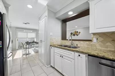 5714 Innsbruck Street, Bellaire, TX 77401 - Photo 14
