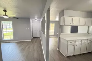 7207 Pinehook Ln, Houston, TX 77016 - Photo 4