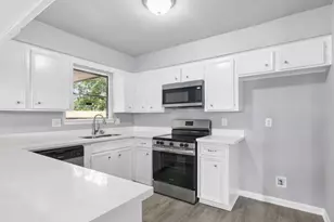 7207 Pinehook Ln, Houston, TX 77016 - Photo 6