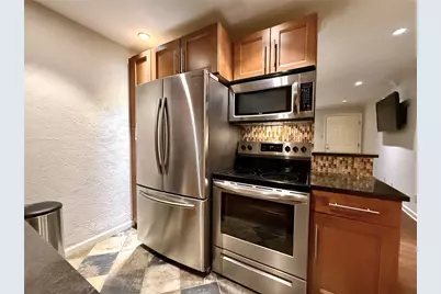 606 Marshall Street #B13, Houston, TX 77006 - Photo 4