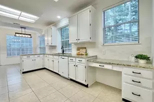 8 Greentwig Pl, The Woodlands, TX 77381 - Photo 12
