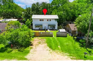 201a W Mink St, Willis, TX 77378 - Photo 2
