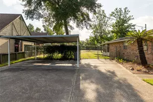 221 Maple St, Highlands, TX 77562 - Photo 6