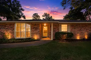 221 Maple St, Highlands, TX 77562 - Photo 2