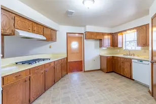 221 Maple St, Highlands, TX 77562 - Photo 22