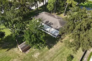 221 Maple St, Highlands, TX 77562 - Photo 38