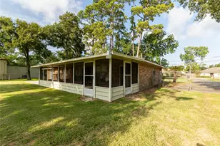 221 Maple St, Highlands, TX 77562 - Photo 10