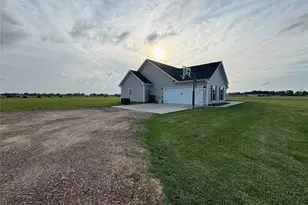 723 Sandy Corner Rd, El Campo, TX 77437 - Photo 2