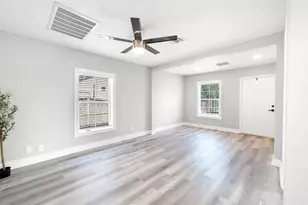 9302 Waller St, Houston, TX 77012 - Photo 12