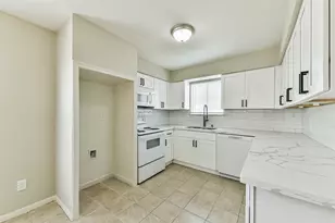 521 29th Ave N, Texas City, TX 77590 - Photo 8