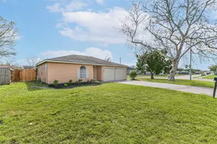 521 29th Ave N, Texas City, TX 77590 - Photo 2