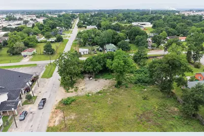305 N Thomason Street, Willis, TX 77378 - Photo 4