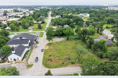 305 N Thomason Street, Willis, TX 77378 - Photo 6