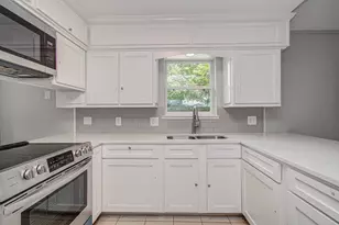 8530 Rowan Ln, Houston, TX 77036 - Photo 16