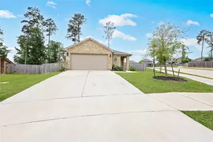7103 Blue Oak Dr, Conroe, TX 77304 - Photo 2