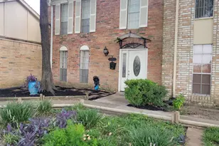 10813 Sandpiper Dr, Houston, TX 77096 - Photo 2