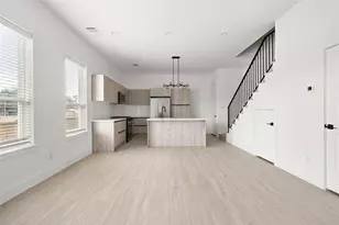 107 Tolima Dove St, Houston, TX 77018 - Photo 8