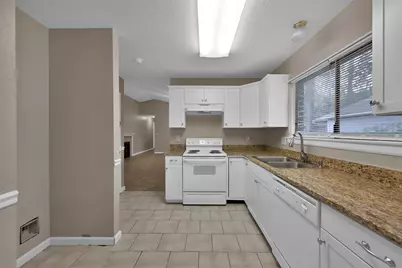 93 W High Oaks Circle, The Woodlands, TX 77380 - Photo 10