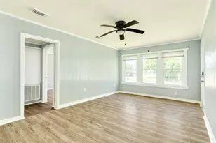 302 W 8th St, Freeport, TX 77541 - Photo 4