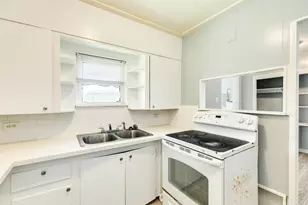 302 W 8th St, Freeport, TX 77541 - Photo 10