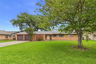 103 Ligustrum St, Lake Jackson, TX 77566 - Photo 1