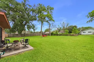 103 Ligustrum St, Lake Jackson, TX 77566 - Photo 2