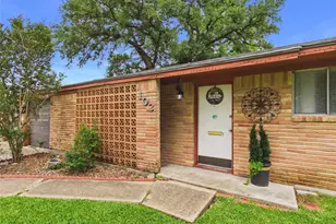 103 Ligustrum St, Lake Jackson, TX 77566 - Photo 6