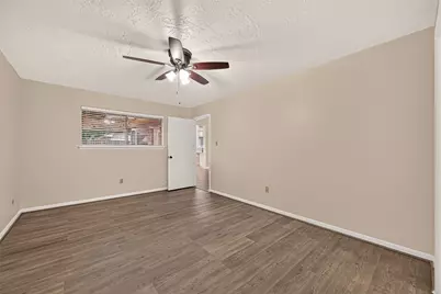 12523 Hunting Briar Drive, Houston, TX 77099 - Photo 28