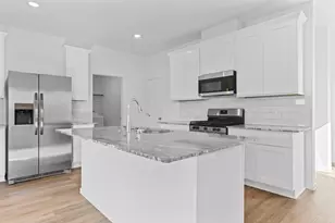 336 Amy St, Angleton, TX 77515 - Photo 4