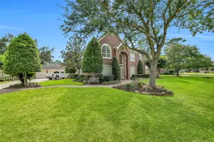 210 Trail Bend Ln, Friendswood, TX 77546 - Photo 4