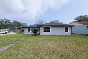 301 Cypress St, Lake Jackson, TX 77566 - Photo 1