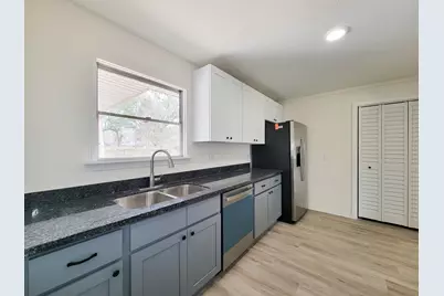 301 Cypress Street, Lake Jackson, TX 77566 - Photo 12