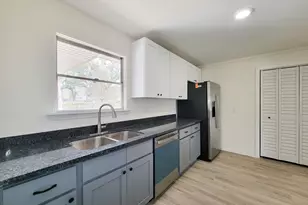 301 Cypress St, Lake Jackson, TX 77566 - Photo 12