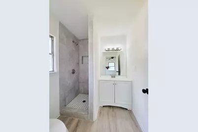 301 Cypress Street, Lake Jackson, TX 77566 - Photo 28