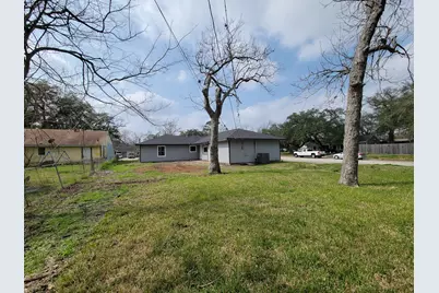 301 Cypress Street, Lake Jackson, TX 77566 - Photo 38