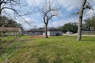 301 Cypress St, Lake Jackson, TX 77566 - Photo 38