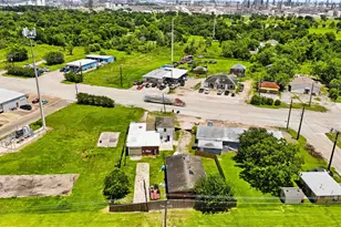 6105 Bayway Dr, Baytown, TX 77520 - Photo 6