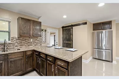 103 Midway Drive, Baytown, TX 77521 - Photo 4