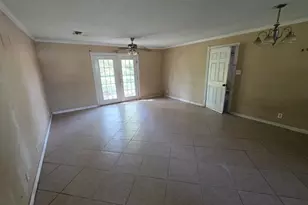 408 Dwyer St, Angleton, TX 77515 - Photo 2