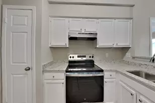 10107 King Ranch Ln, Sugar Land, TX 77498 - Photo 4