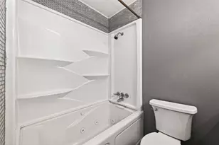 610 E Houston St, Highlands, TX 77562 - Photo 30