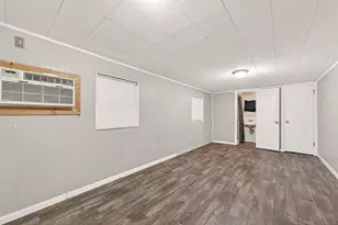 610 E Houston St, Highlands, TX 77562 - Photo 32