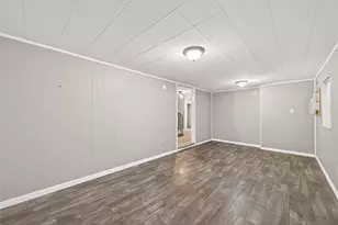 610 E Houston St, Highlands, TX 77562 - Photo 34