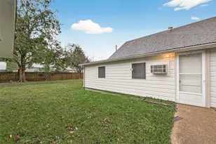 610 E Houston St, Highlands, TX 77562 - Photo 46
