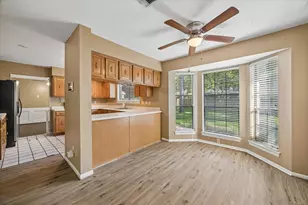 2710 Golden Leaf Dr, Houston, TX 77339 - Photo 8