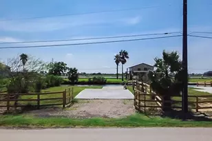 7140 Beau Terre, Hitchcock, TX 77563 - Photo 8