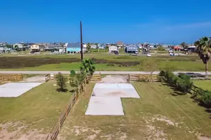 7140 Beau Terre, Hitchcock, TX 77563 - Photo 4