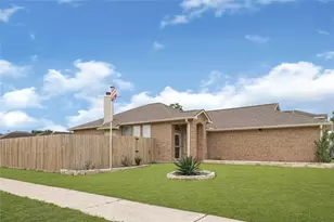 174 Horn Ct, Baytown, TX 77523 - Photo 4