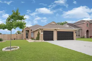174 Horn Ct, Baytown, TX 77523 - Photo 2